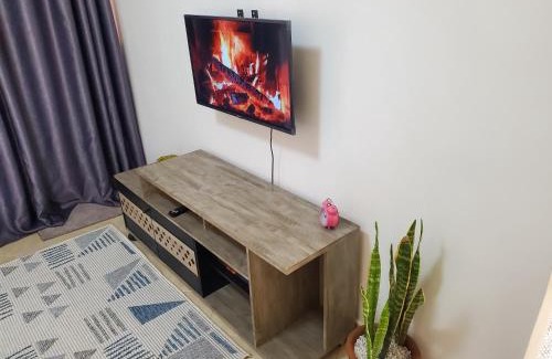 Nairobi Apartment | Cozy 1BR Retreat in Leafy Kitisuru, Near UN, Premier Shopping Malls & JKIA Expressway