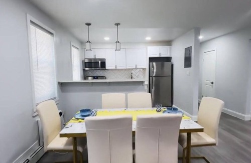 Lake Walker Apartment | Cozy 2-bedroom apartment in fantastic Baltimore with AC, WiFi