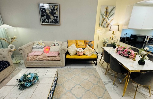 Sheikh Zayed Road Apartment | Cozy 2-bedroom apartment in beautiful Dubai with WiFi, AC