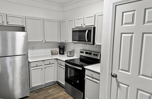 Buford Apartment | Cozy 2-bedroom apartment with Fiber WiFi, AC in charming Buford private 2 bedroo