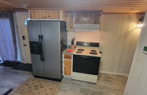 Shawano Cottage | Cozy 2-bedroom Cottage - Trail access to Loon Lake