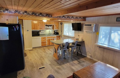 Shawano Cottage | Cozy 2-bedroom Cottage - Trail access to Loon Lake
