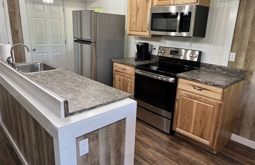 Dunlap Cottage | Cozy 2 Bedroom Guesthouse at High Corner Farm