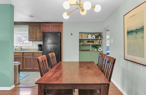 Champaign House | Cozy 2 Bedroom Home Mins from Downtown Champaign