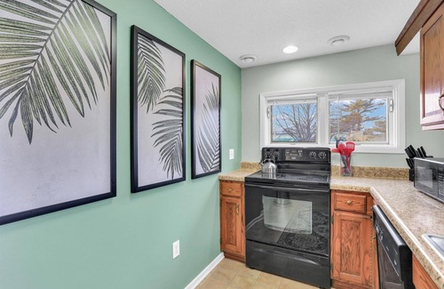 Champaign House | Cozy 2 Bedroom Home Mins from Downtown Champaign