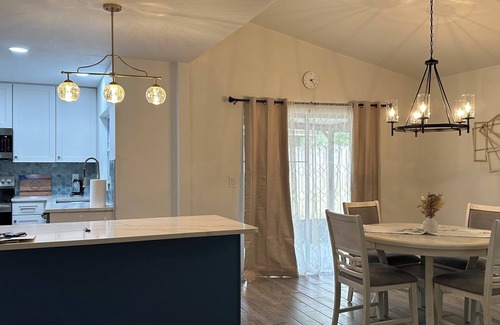 Lake Magdalene House | Cozy 2-bedroom house in pleasant Tampa with WiFi, AC