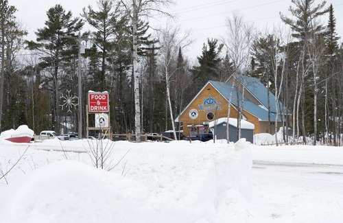 Paradise House | Cozy 2-bedroom house with WiFi in Paradise near restaurants and attractions