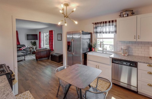 Garrison Cabin | Cozy 2-bedroom lakeside cabin with game room near Casino-Pet Friendly