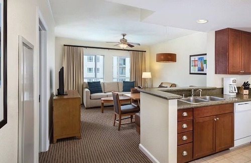 Townsite Resort | Cozy 2-bedroom resort with AC, WiFi, fitness room in marvelous Oceanside