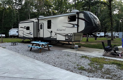 Winchester House | Cozy 2-bedroom RV in awesome Winchester with WiFi, AC