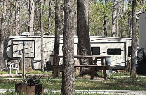 Winchester House | Cozy 2-bedroom RV in awesome Winchester with WiFi, AC