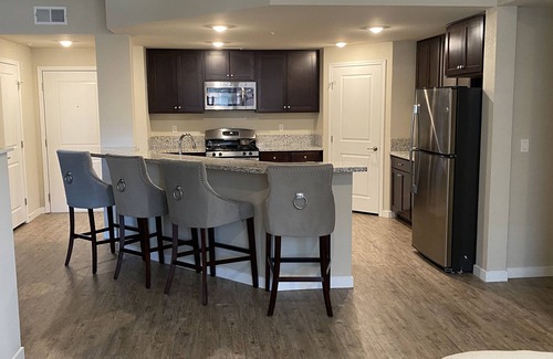 Reno Condo | Cozy 2 Bedroom Unit with Fireplace and Hot Tub