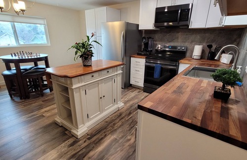 Emmett Apartment | Cozy 2-bedroom with WiFi, covered parking, in peaceful Emmett