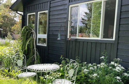 Hailey House | Cozy 2 br/2ba bungalow with beautiful garden close to Sun Valley!