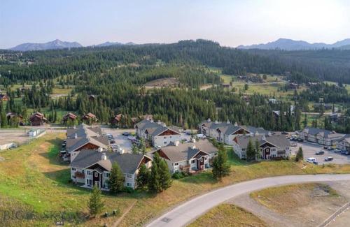 Big Sky Apartment | Cozy 2 BR Mountain View - walk to resort