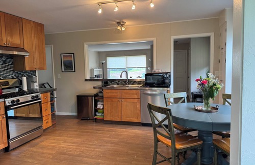 Lafayette House | Cozy 2 BR on 1 Acre Horse Property