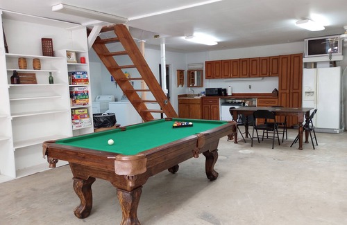 Jones Mills Apartment | Cozy 2 BR with Rec room, 14 mi to downtown Hot Springs and 7 mi from I-30