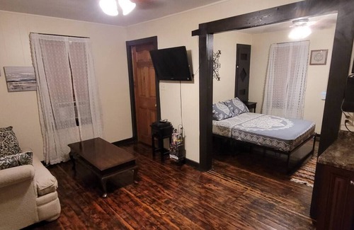 Gary Apartment | cozy, 2 room, studio efficiency apartment suite(A)