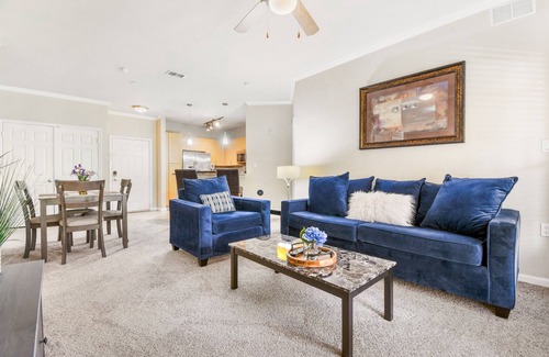 Sun Bay South Condo | ⭐️ Cozy 2BD/2BA⭐️Pool🏊🏻♂️Gym🏋🏻♀️Work Space⭐️SmartTV