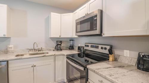 Biloxi House | Cozy 2BR/1BA Duplex Just Blocks from Downtown Biloxi, Beaches and Entertainment