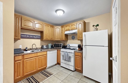 Chalmette House | Cozy 2BR/1BA Near Local Hotspots