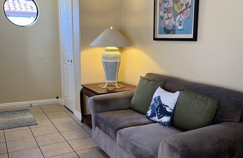 Sunrise Manor House | Cozy 2BR House - Las Vegas, NV - 10 Minutes away from the Las Vegas Strip!