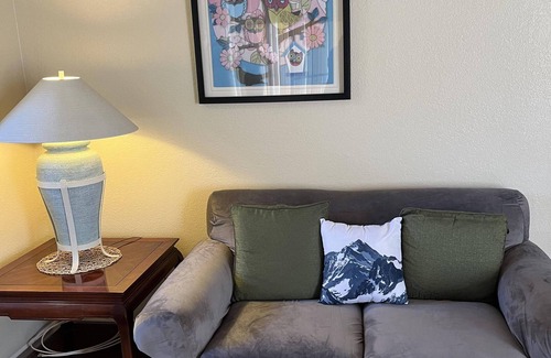 Sunrise Manor House | Cozy 2BR House - Las Vegas, NV - 10 Minutes away from the Las Vegas Strip!