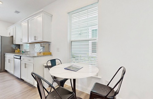 Goose Creek House | Cozy 2BR Pet Friendly Walkable Resort Cottage w/Pool Access