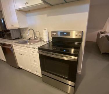 Leesburg Apartment | Cozy 2BR suite w Sauna