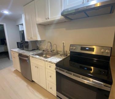 Leesburg Apartment | Cozy 2BR suite w Sauna