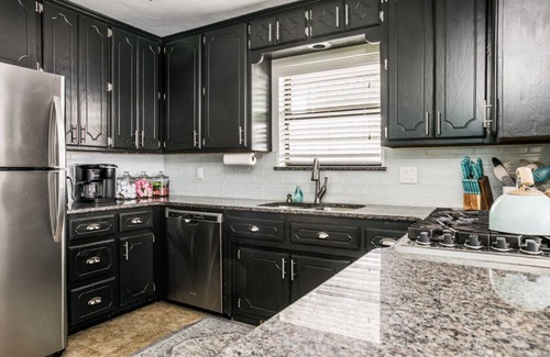 Central Oklahoma City House | Cozy 3 bdrm w/pool & hot tub!