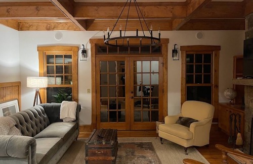 Clifftops House | Cozy 3 bed - 2.5 bath meticulously appointed in the woods of Clifftops