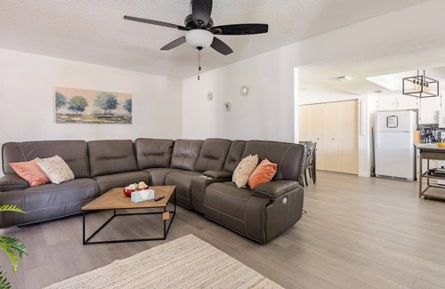 North Mountain House | Cozy 3 bed 2 baths in middle Glendale