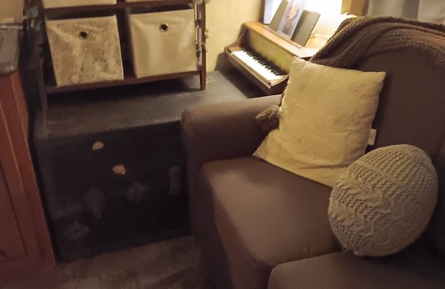 Golden Valley House | Cozy 3 bed RV in’Golden Valley with WiFi, AC you own yard right next lots of fun