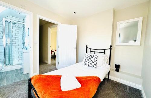 Thetford House | Cozy 3 Bed Thetford Home with WiFi Sleeps 5 Comfortably