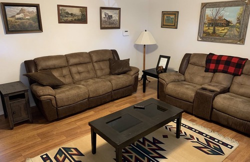 Antlers House | Cozy 3 bedroom 2 bath residential home with patio
