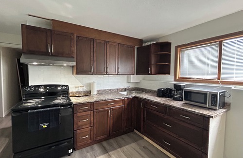Kamloops House | Cozy 3 bedroom family friendly suite with breathtaking views of mountains.