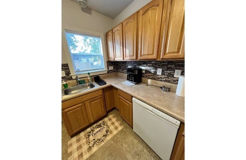Norfolk House | COZY 3 bedroom Getaway GEM, Close to All Sleeps 6!