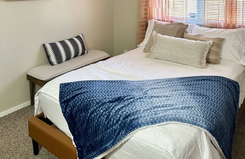 Milwaukee House | Cozy 3 Bedroom Haven in MKE!