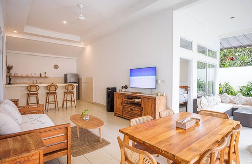 Nakula House | cozy 3 bedrooms villa in quiet location surround tourist area. Family friendly.