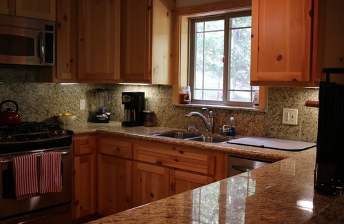 Lewiston Cabin | Cozy 3 Story Cabin - Near River and Lake