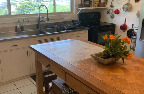 Palolo House | Cozy 3BD, 2BA fully furnished with beautiful mountain views.