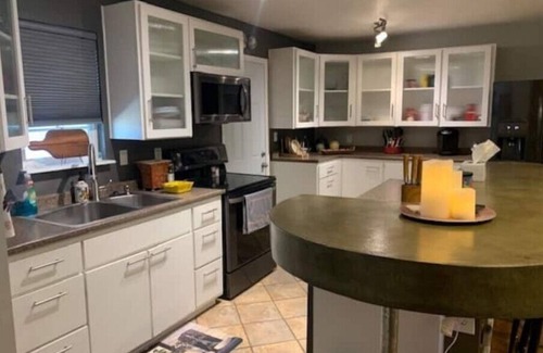 Reno House | Cozy 3bd. 2bth home, Panoramic views, near UNR, DT, FRWY & RENO AIRPORT.