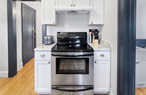 Des Moines Apartment | Cozy 3BR Home by Ingersoll Restaurant Scene