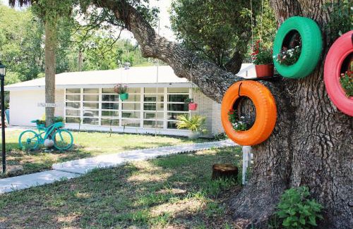 Spring Hill House | Cozy 3BR Home near Weeki Wachee