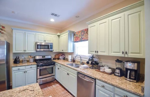 Starkville House | Cozy, 3Min Walk To Downtown, Firepit, King, SmartTv, 4Beds