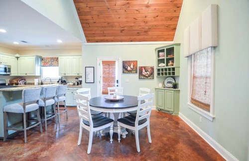 Starkville House | Cozy, 3Min Walk To Downtown, Firepit, King, SmartTv, 4Beds