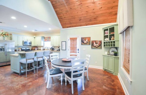 Starkville House | Cozy, 3Min Walk To Downtown, Firepit, King, SmartTv, 4Beds