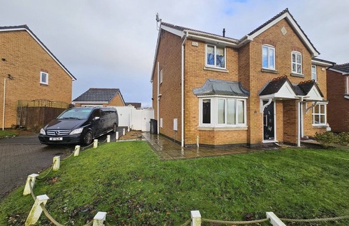 Widnes House | Cozy 4 Bed 2 Bath - 10 minutes to Widnes Train Station