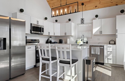 Westminster Cabin | Cozy 4-bedroom cabin with AC, WiFi in Lake Hartwell - Near Clemson